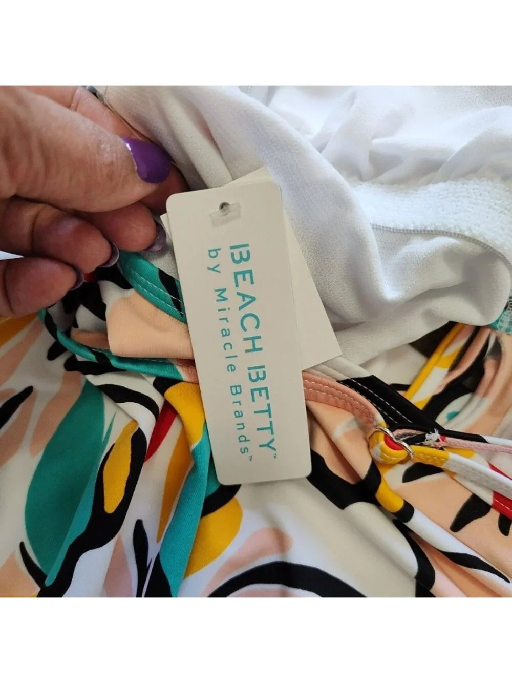 Beach Betty One Piece Swimsuit Women Size L Colorful Floral Summer Vacation NEW - Picture 10 of 13